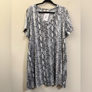 NWT Entro‎ Snake Print So Soft T-Shirt Dress in Gray - 1X
